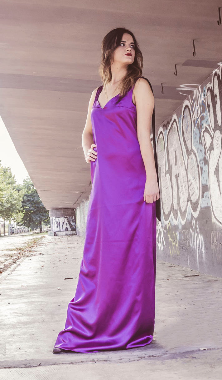 Vestido largo de satén morado, vestido largo con escote corazón, vestido largo de tirantes con espalda en uve